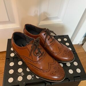 Boys’ dress shoes size 1. Barely worn.